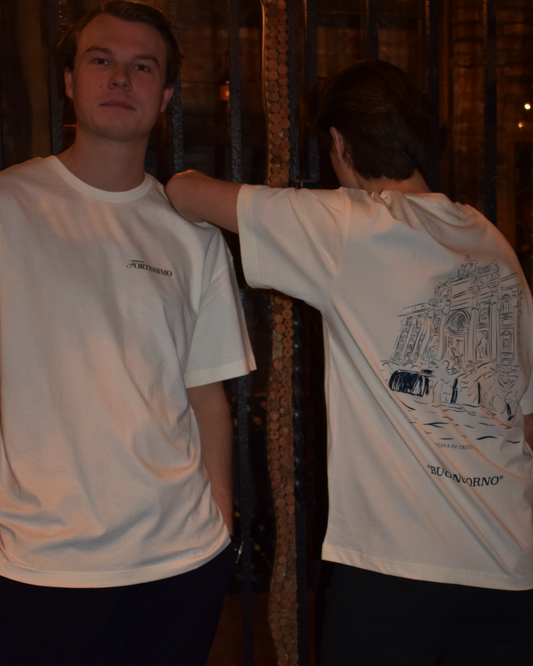 2 man showing the oversized Fortissimo t-shirt in creme, showing the front and back of the shirt.