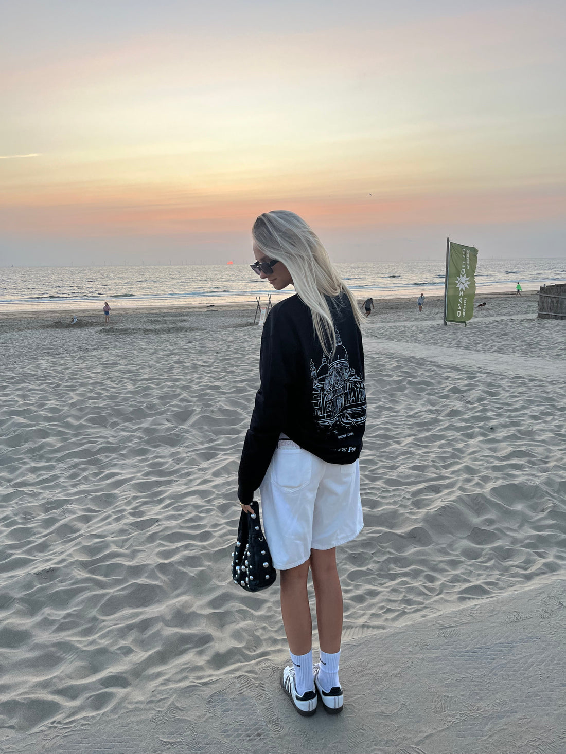 Venezia Longsleeve Fortissimo on the beach 