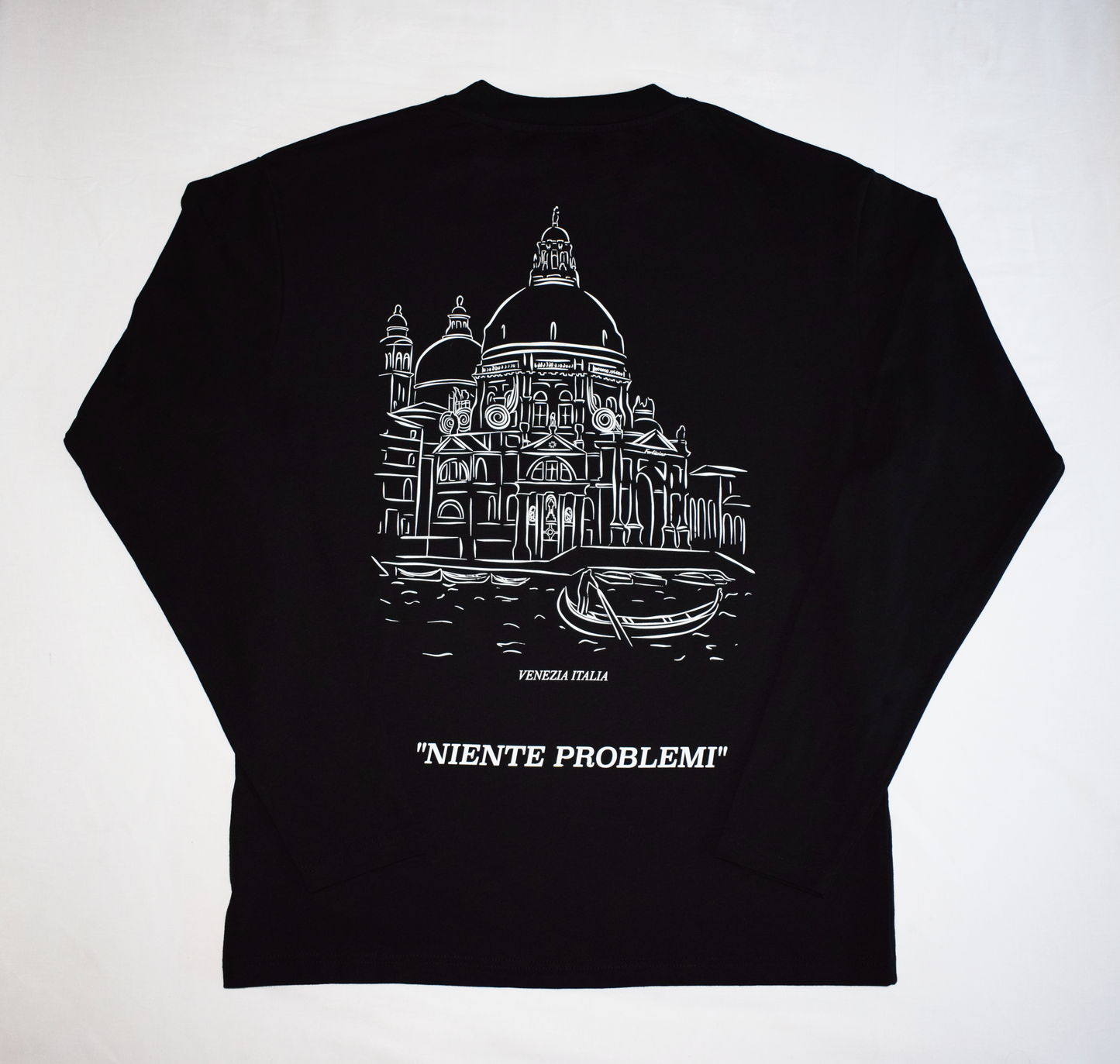 Showing the back of the black Venezia Longsleeve, with a white print on the back, showing a building in Venice with the quote "niente problemi" beneath it. 